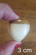 Hearts Shape  Gemstone crystals 3cm/ Variants Clear quartz, Rose quartz, Rhodonite, Sodalite, Lapis Lazuli, Obsidian, Green Aventurine, Agate, Red Jasper, Bloodstone, Tiger-eye, Green-zoist, Yellow mokaite