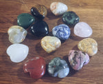 Hearts Shape  Gemstone crystals 3cm/ Variants Clear quartz, Rose quartz, Rhodonite, Sodalite, Lapis Lazuli, Obsidian, Green Aventurine, Agate, Red Jasper, Bloodstone, Tiger-eye, Green-zoist, Yellow mokaite